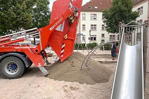 Spielsandaustausch und Sandauffüllung durch den Sandfuchs