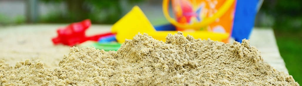 Spielplatzreinigung mit der Sandfuchs Sandreinigung